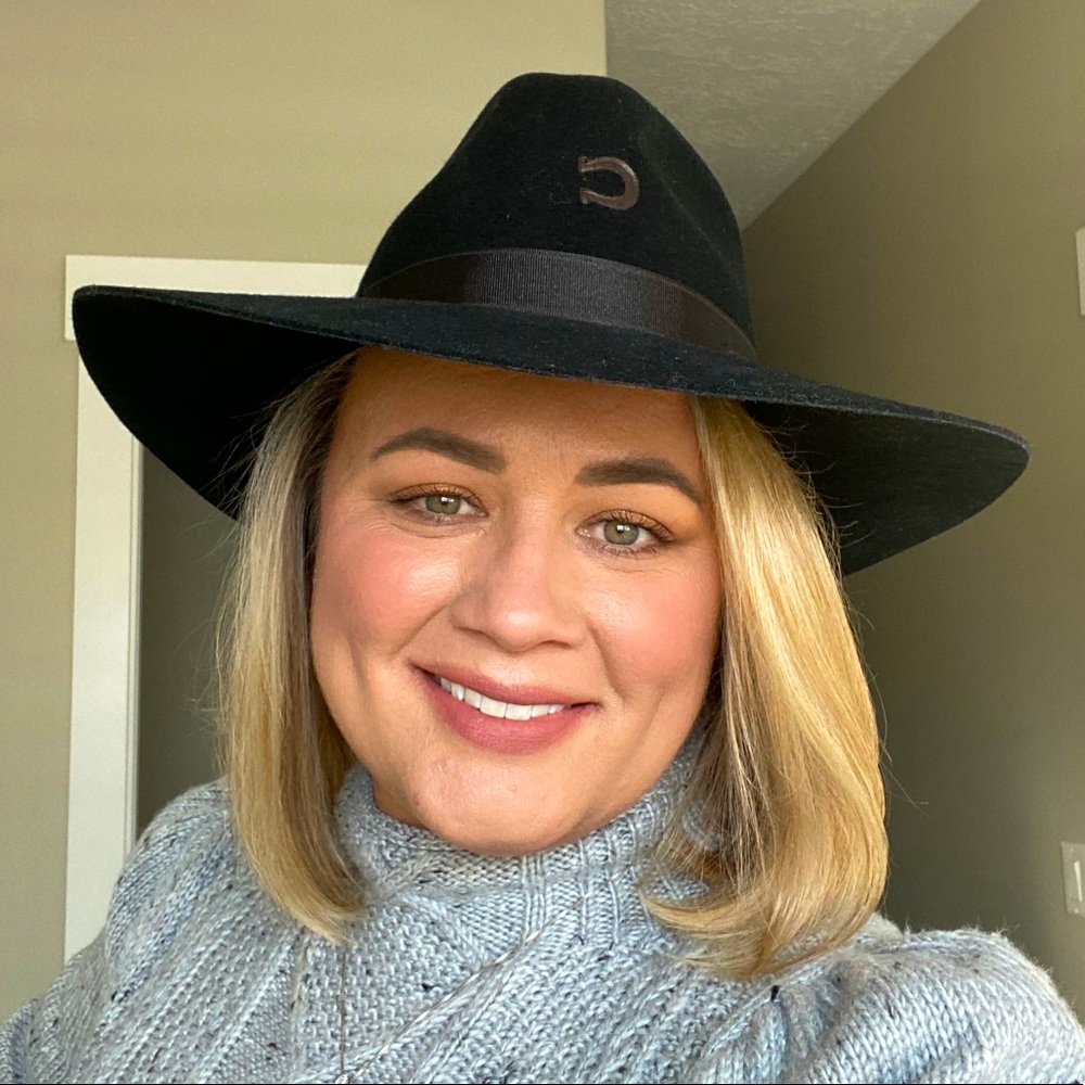 Meet your Posher, Lisa